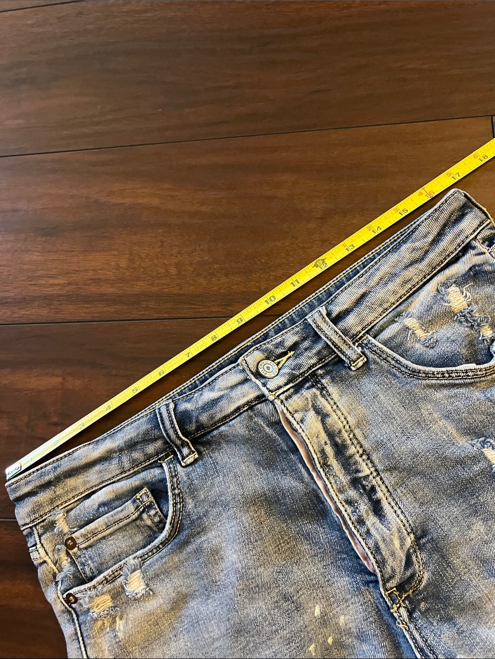 Anthropologie denim shorts size 30, nicely distressed, frayed and paint spatters - Picture 4 of 6